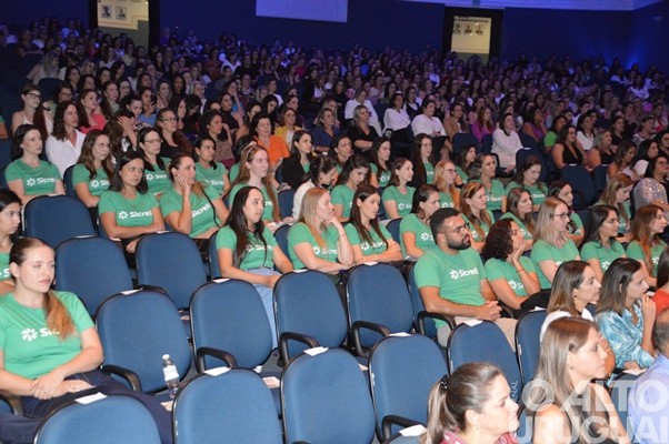 Mais de 800 pessoas participam de palestra com Leila Ama em FW