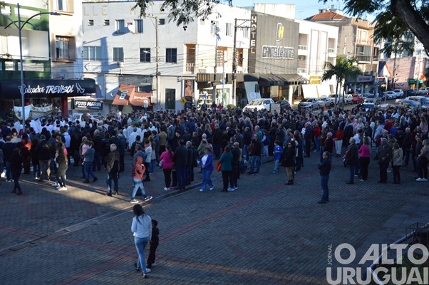 Confecção dos tapetes de Corpus Christi mobiliza católicos em FW