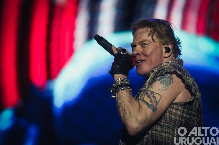 Guns N’ Roses realiza show em POA e leva multidão à euforia