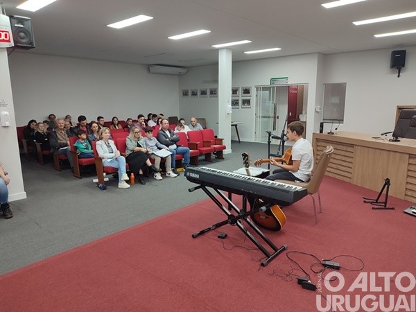 Talentos de FW e região participam de recital na Câmara de Vereadores de FW