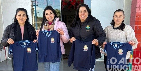 Entregues uniformes para alunos da rede municipal de Novo Tiradentes