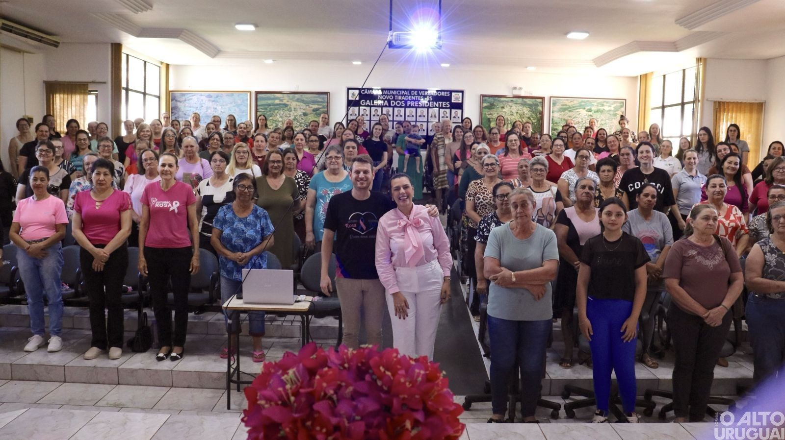 Mulheres participam de evento do Outubro Rosa em Novo Tiradentes