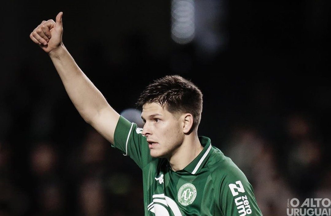 Chapecoense de Pedro Perotti conquista acesso à elite do Brasileirão