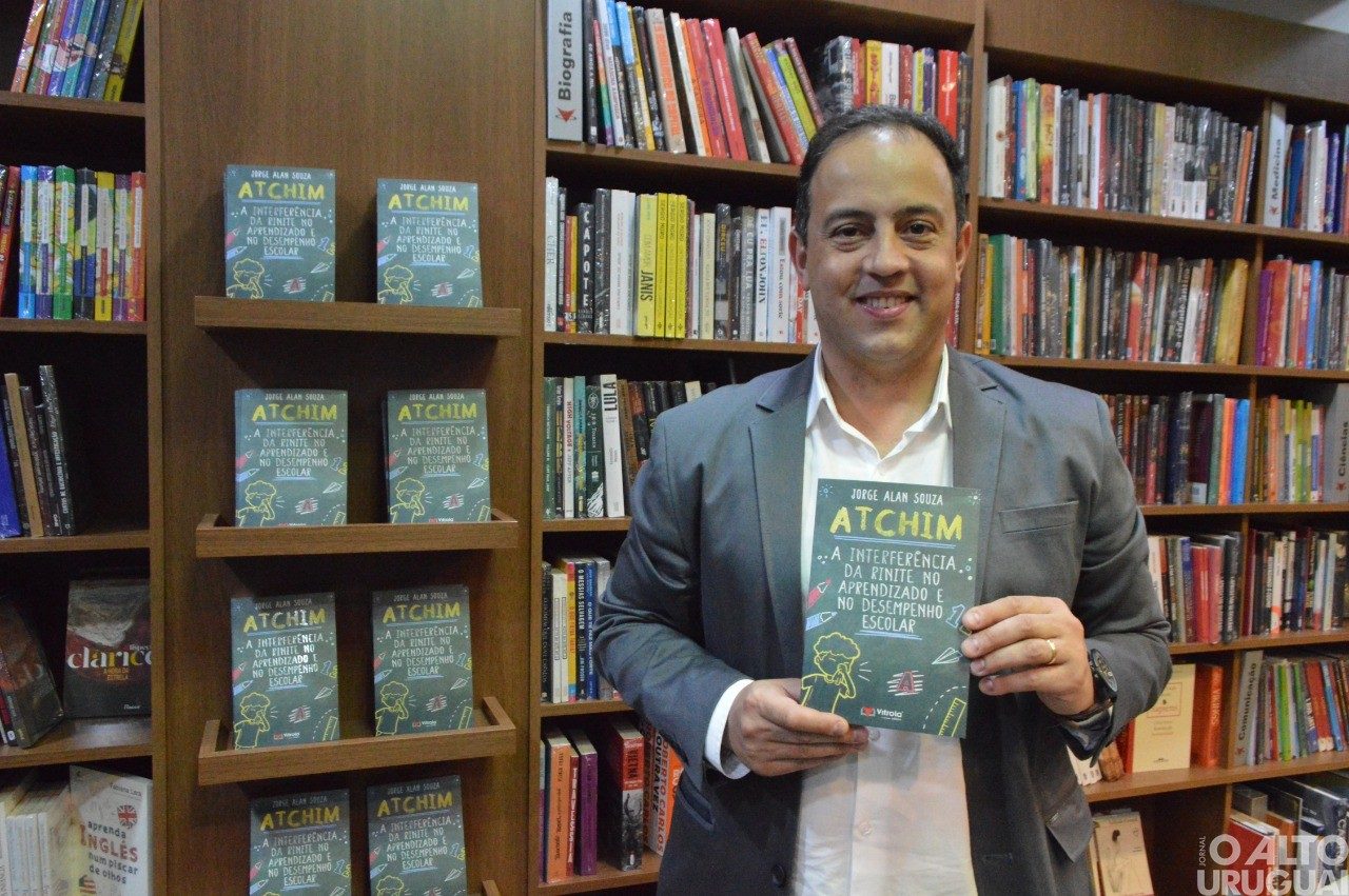 Médico Jorge Alan Souza recebe convidados para lançamento de seu livro