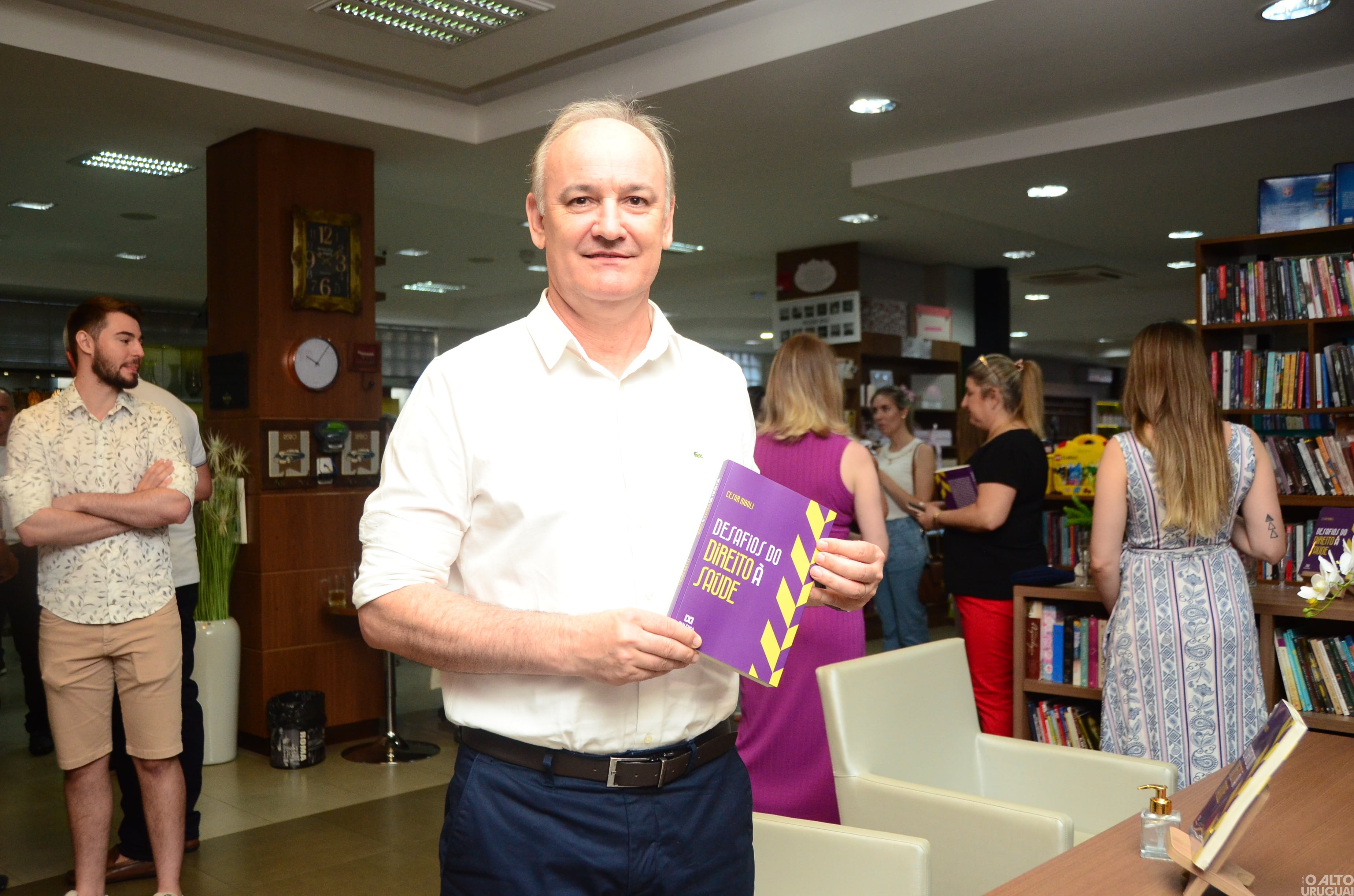 Advogado Cesar Riboli lança mais um livro