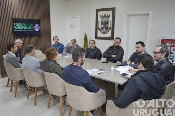 Lideranças debatem sugestões de melhorias no cemitério de FW