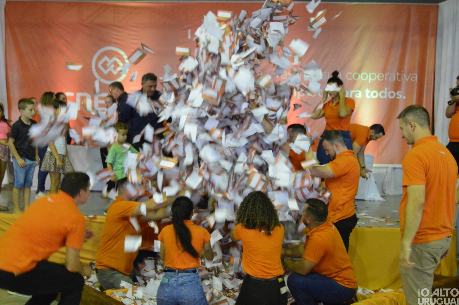 Cerca de 1,5 mil associados participam da assembleia-geral da Cresol Raiz