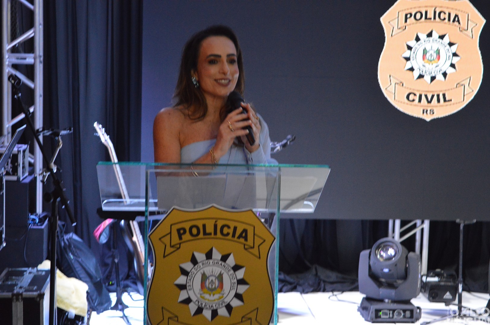 Baile Golden Night homenageia parceiros da Polícia Civil