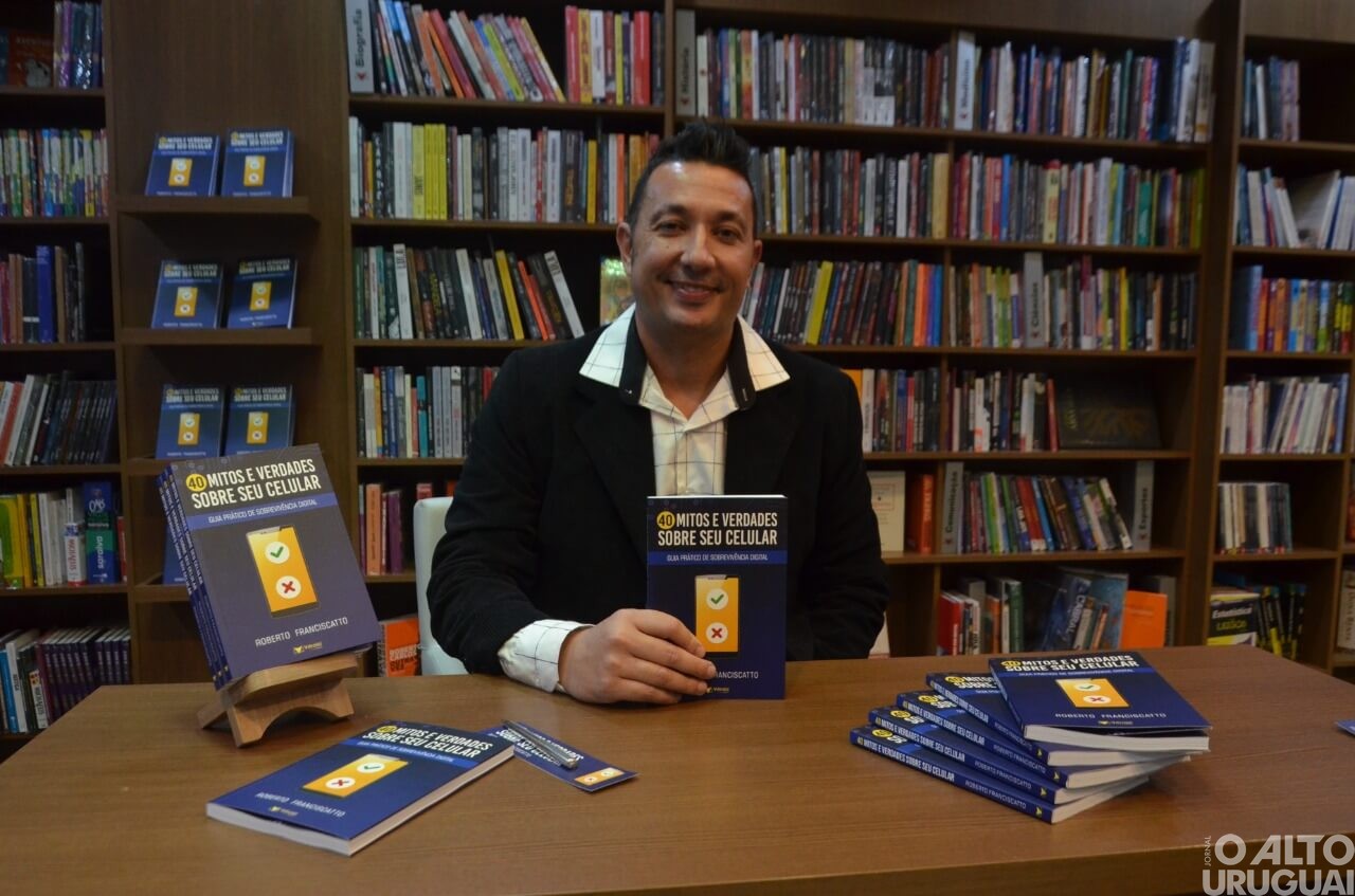 Professor Roberto Franciscatto lança livro pela Vitrola Editora