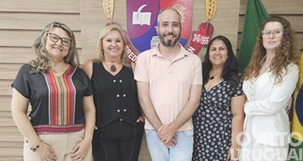 Presidente da Câmara de FW dialoga com servidores e apresenta equipe