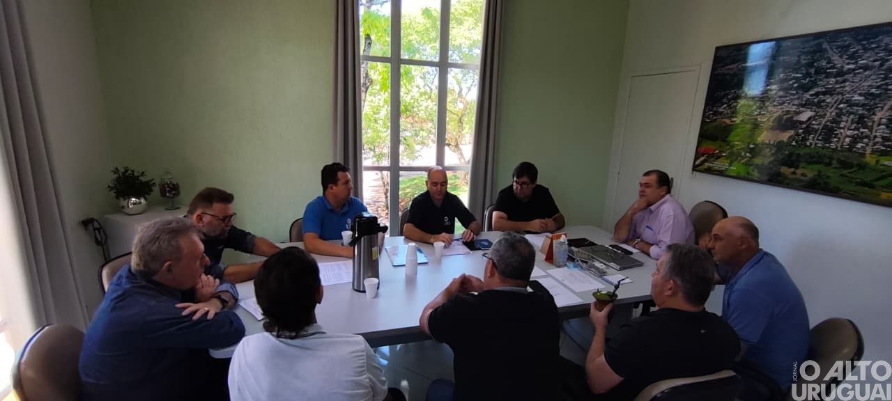 Lideranças discutem em Planalto projeto de asfalto entre Rio dos Índios e Alpestre