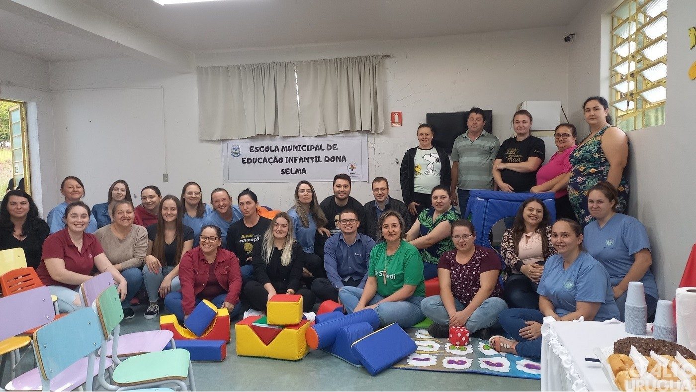 Emei Dona Selma de Palmitinho é contemplada com projeto de brinquedos