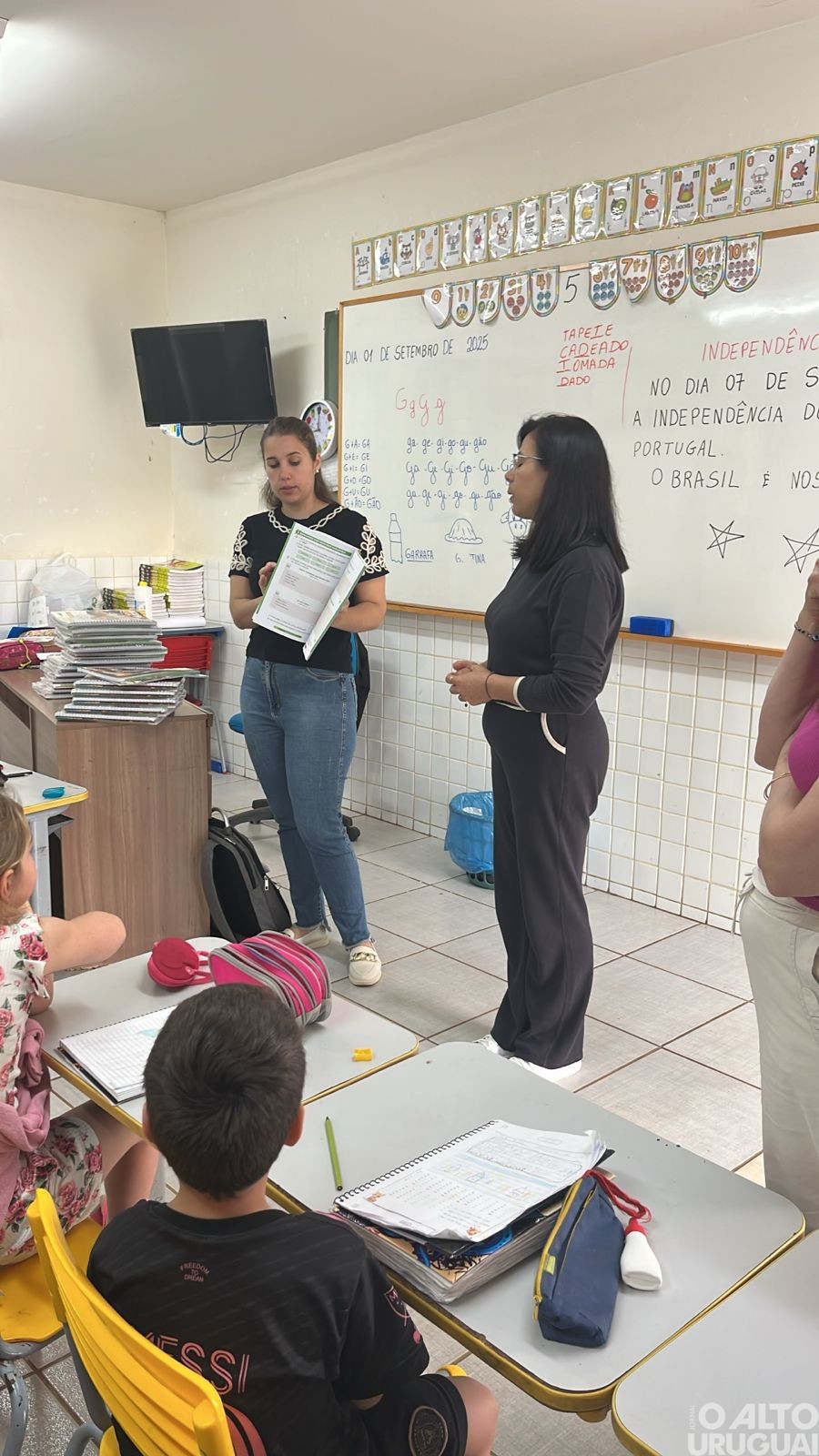 Novos materiais didáticos chegam às escolas municipais e estaduais de Pinheirinho do Vale