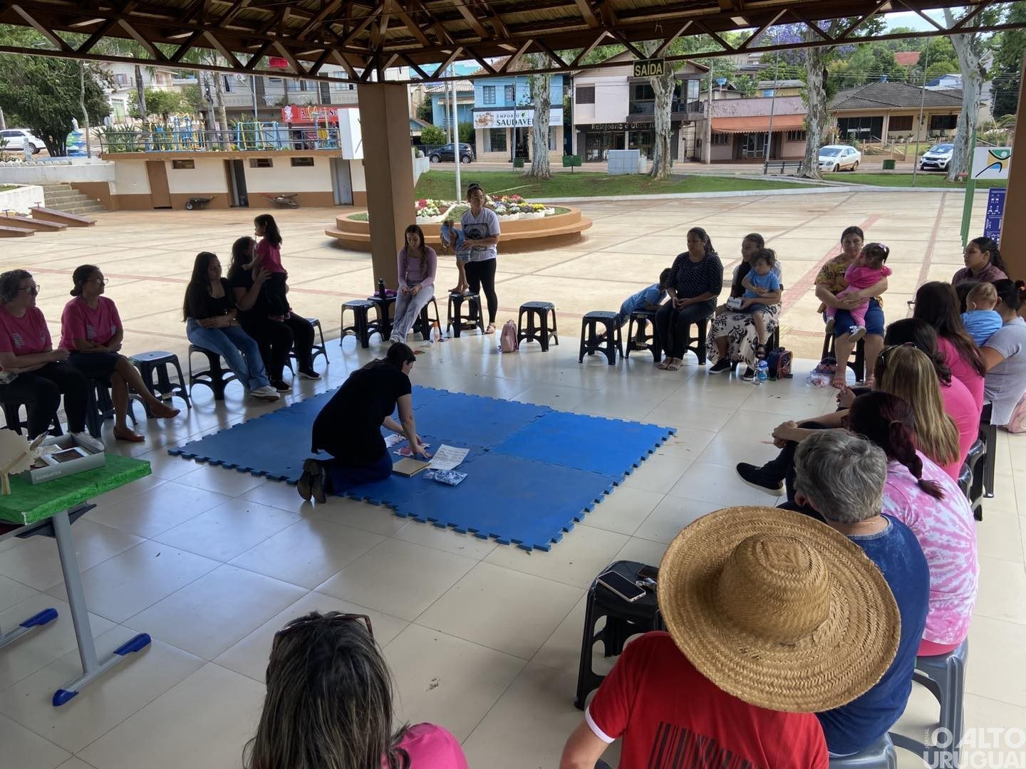 Encontro do PIM reúne famílias na Praça do Imigrante em Erval Seco