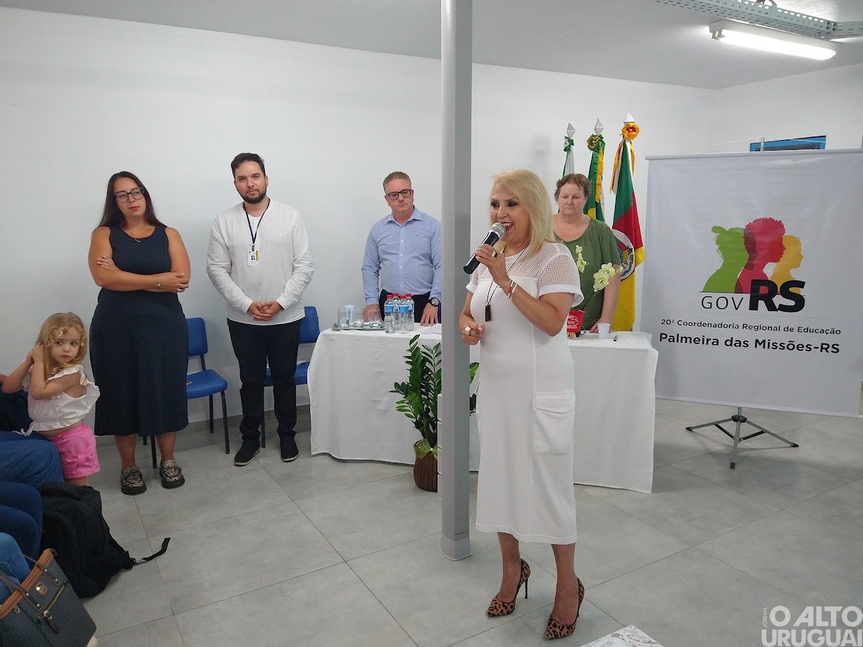 Novos professores da rede estadual tomam posse na 20ª CRE