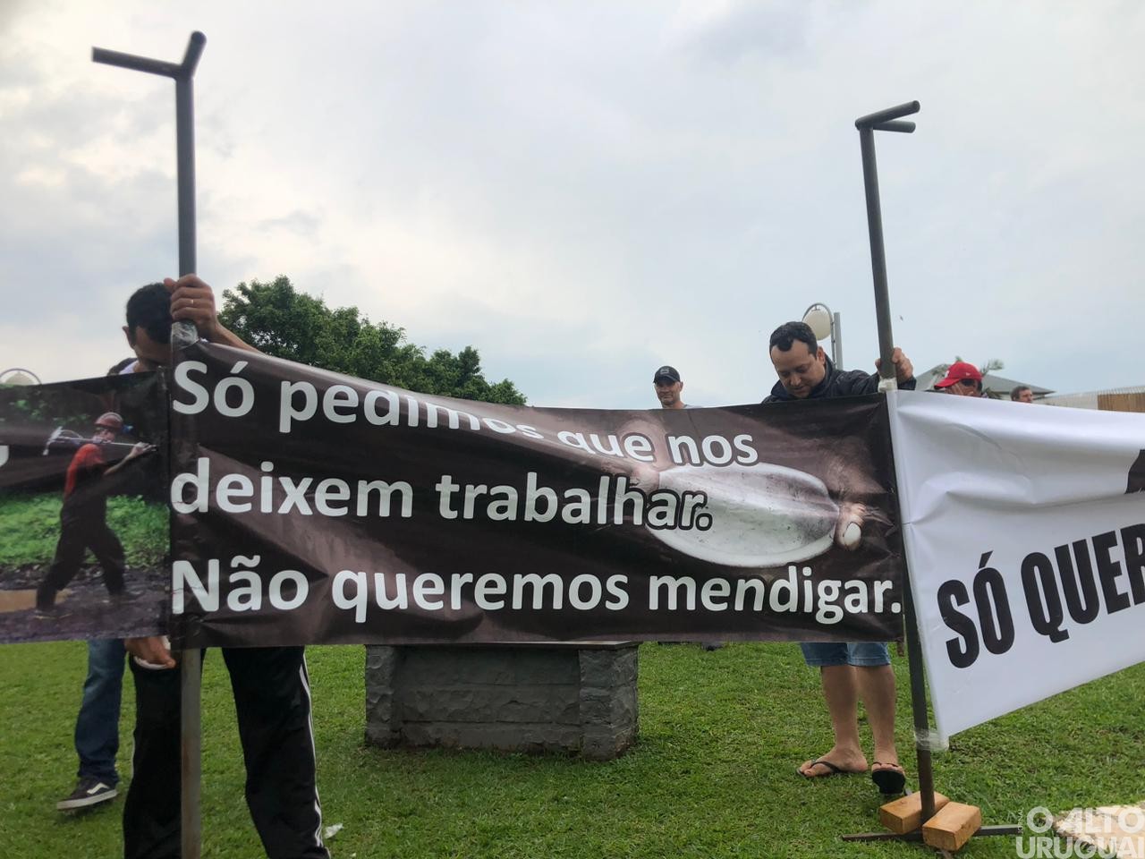 Garimpeiros realizam manifestação e cobram vistoria do Exército
