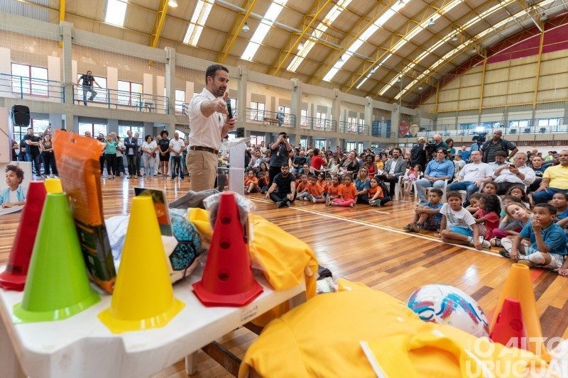 Cufa-FW: Governador participa de entrega de kits esportivos