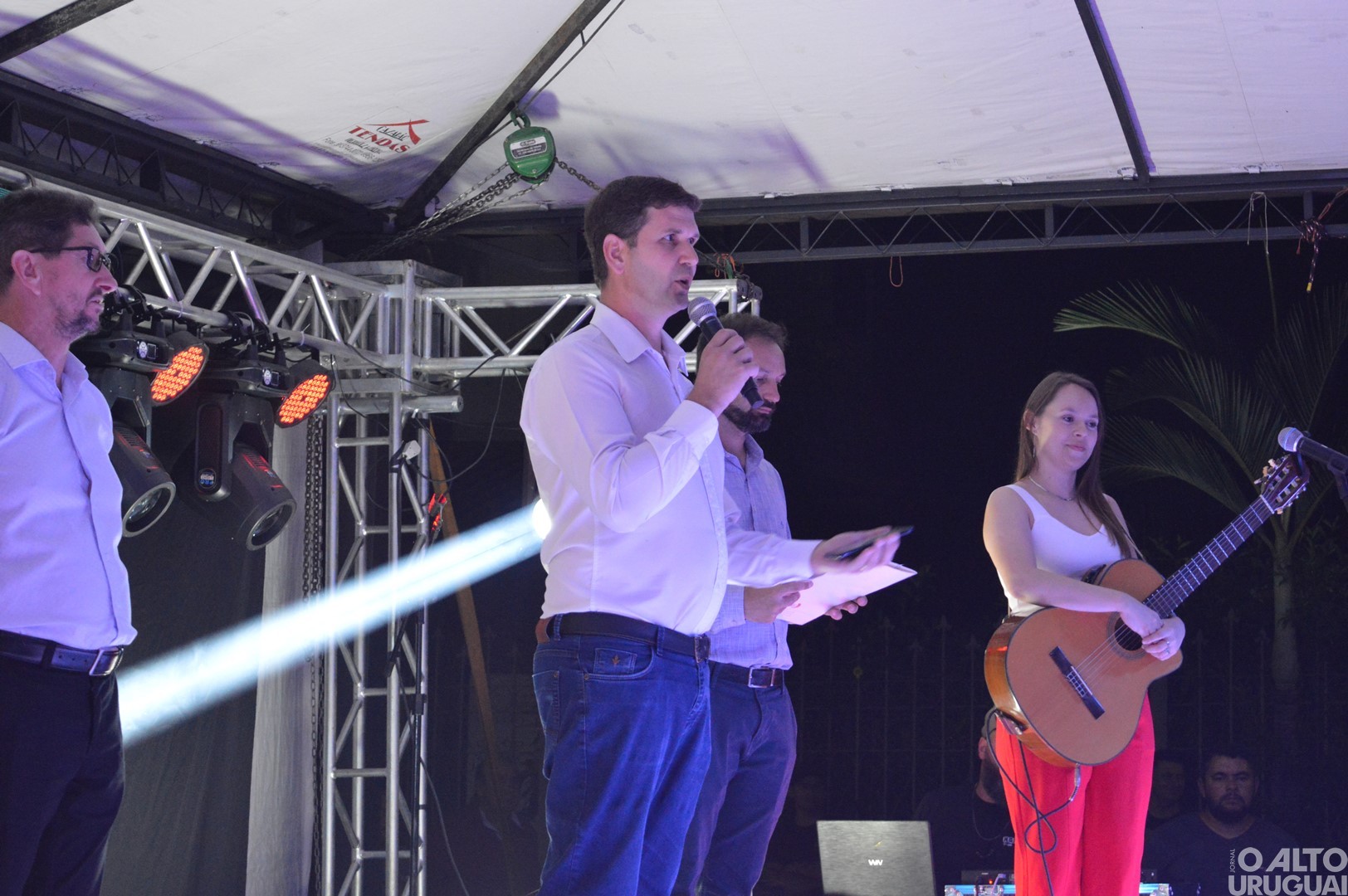 Acendimento de luzes marca a abertura oficial de Natal em Rodeio Bonito