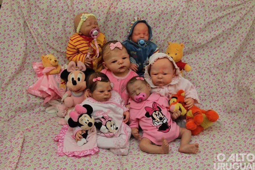 Bebês Reborn: o que explica a popularidade do universo das bonecas hiper-realistas?