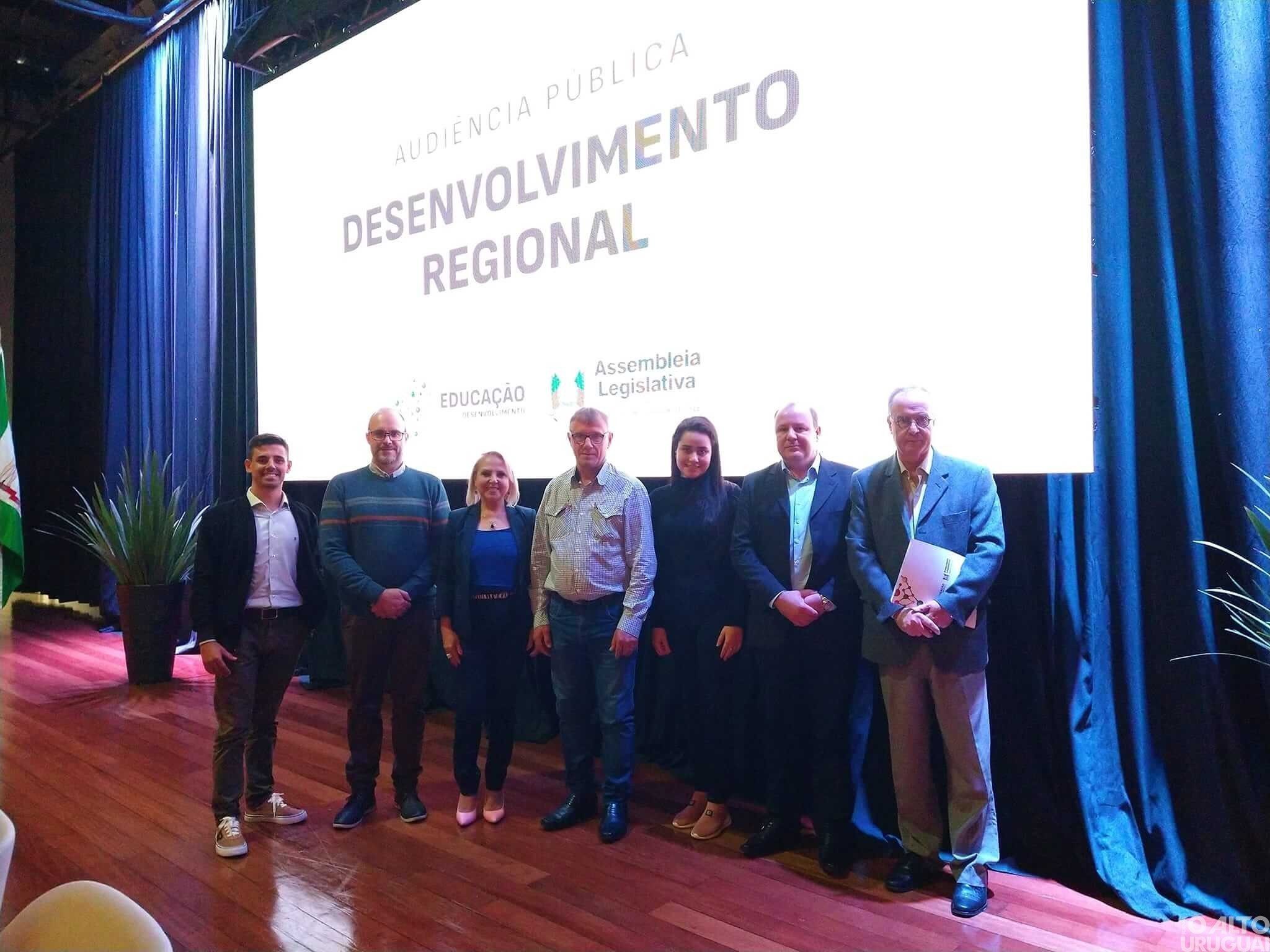 Coordenadora da 20ª CRE participa do Fórum Democrático de Desenvolvimento Regional