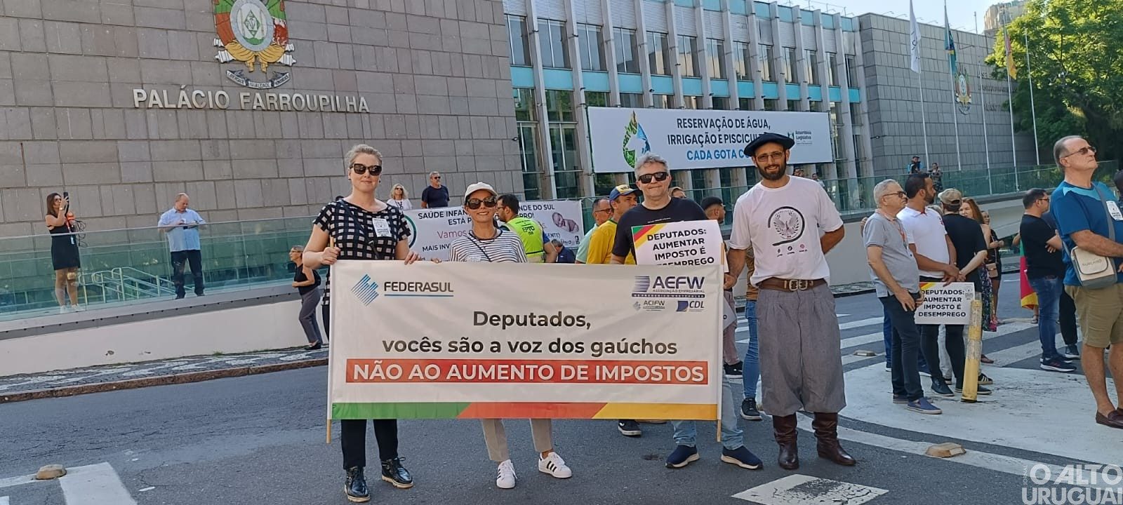 Representantes da AUNP-RS apoiam protesto contra aumento de impostos