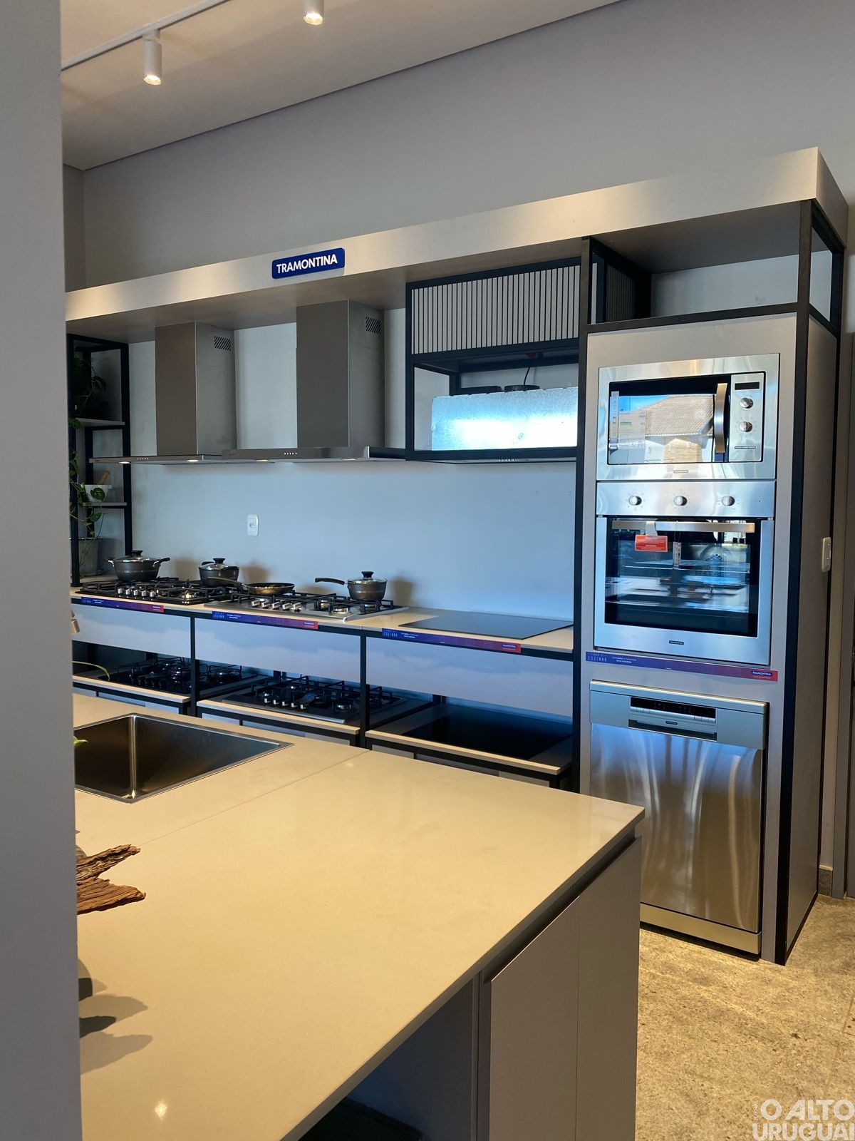 Binotto Mármores e Granitos inaugura novo showroom Tramontina em FW