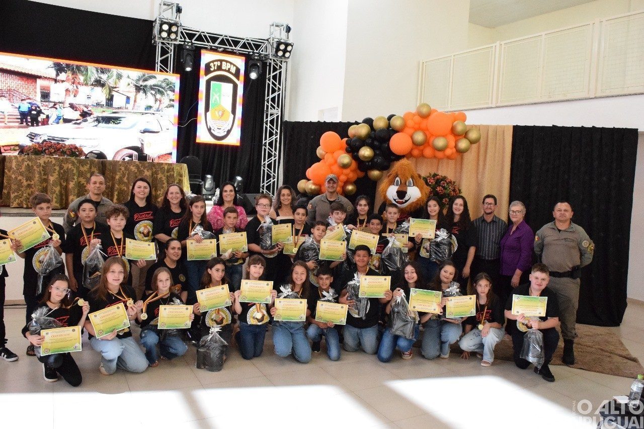 Brigada Militar forma 30 alunos no Proerd em Rodeio Bonito
