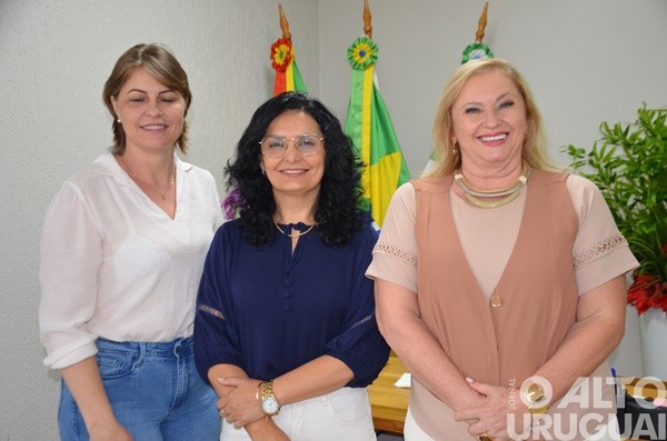 Encontro reúne três prefeitas em exercício da região