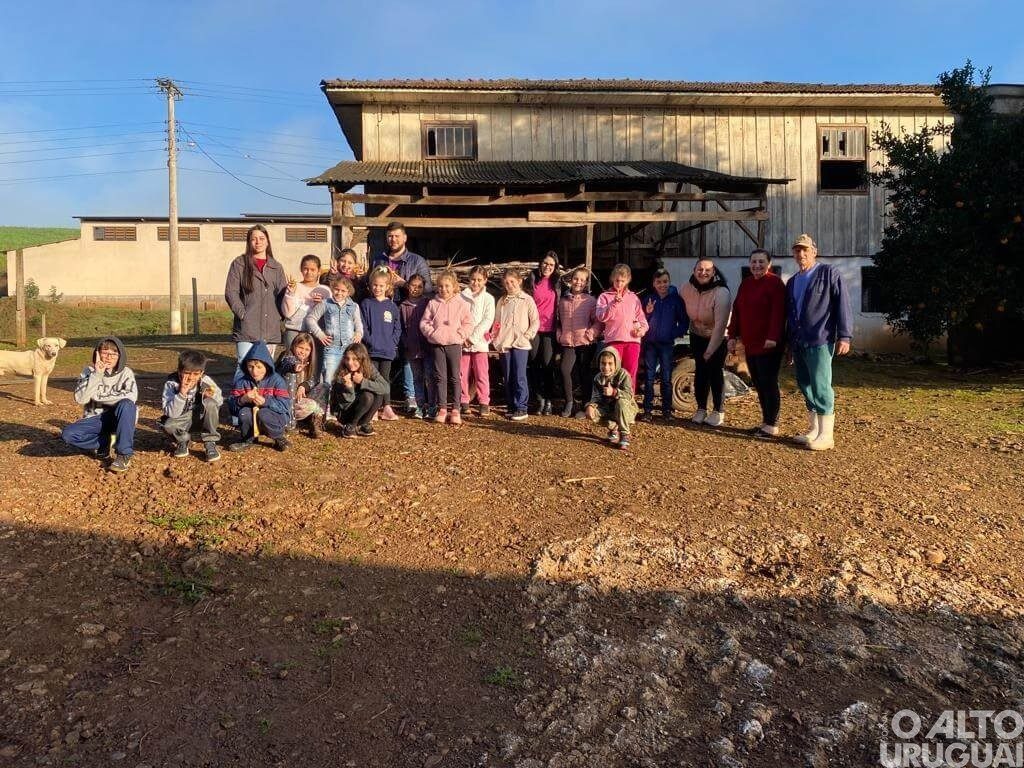 Alunos realizam visita nos empreendimentos rurais de Novo Tiradentes