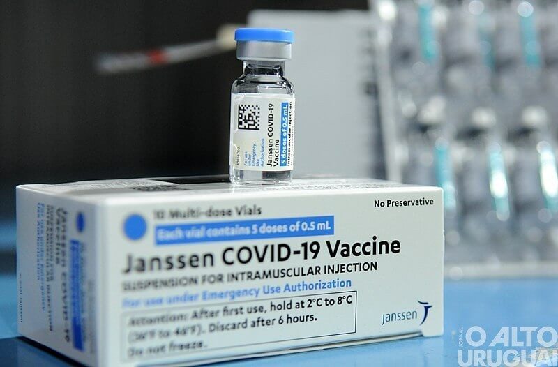 Brasil recebe 1 milhão de doses da vacina Janssen
