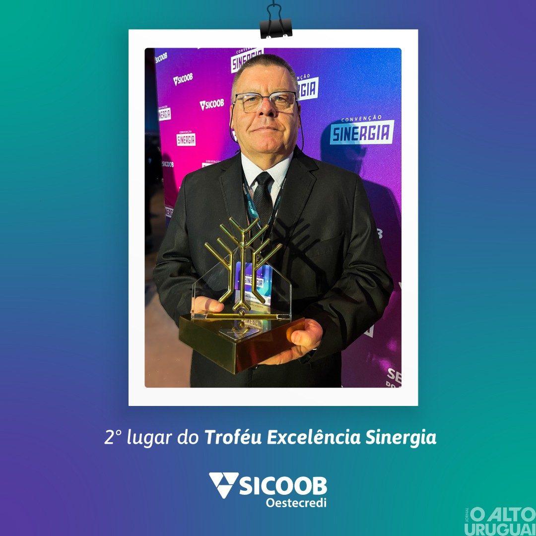 Sicoob Oestecredi recebe o troféu Excelência Sinergia