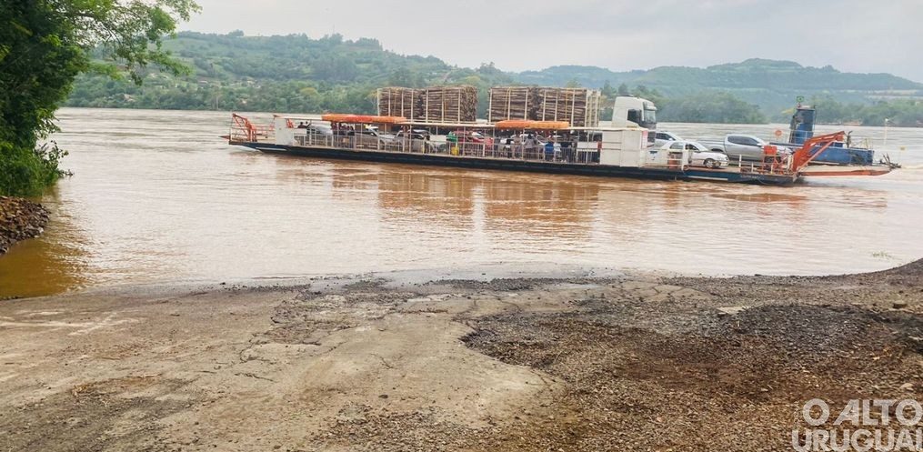 Balsa de Itapiranga retoma travessia