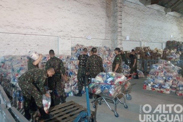 Conab entrega alimentos para municípios da região