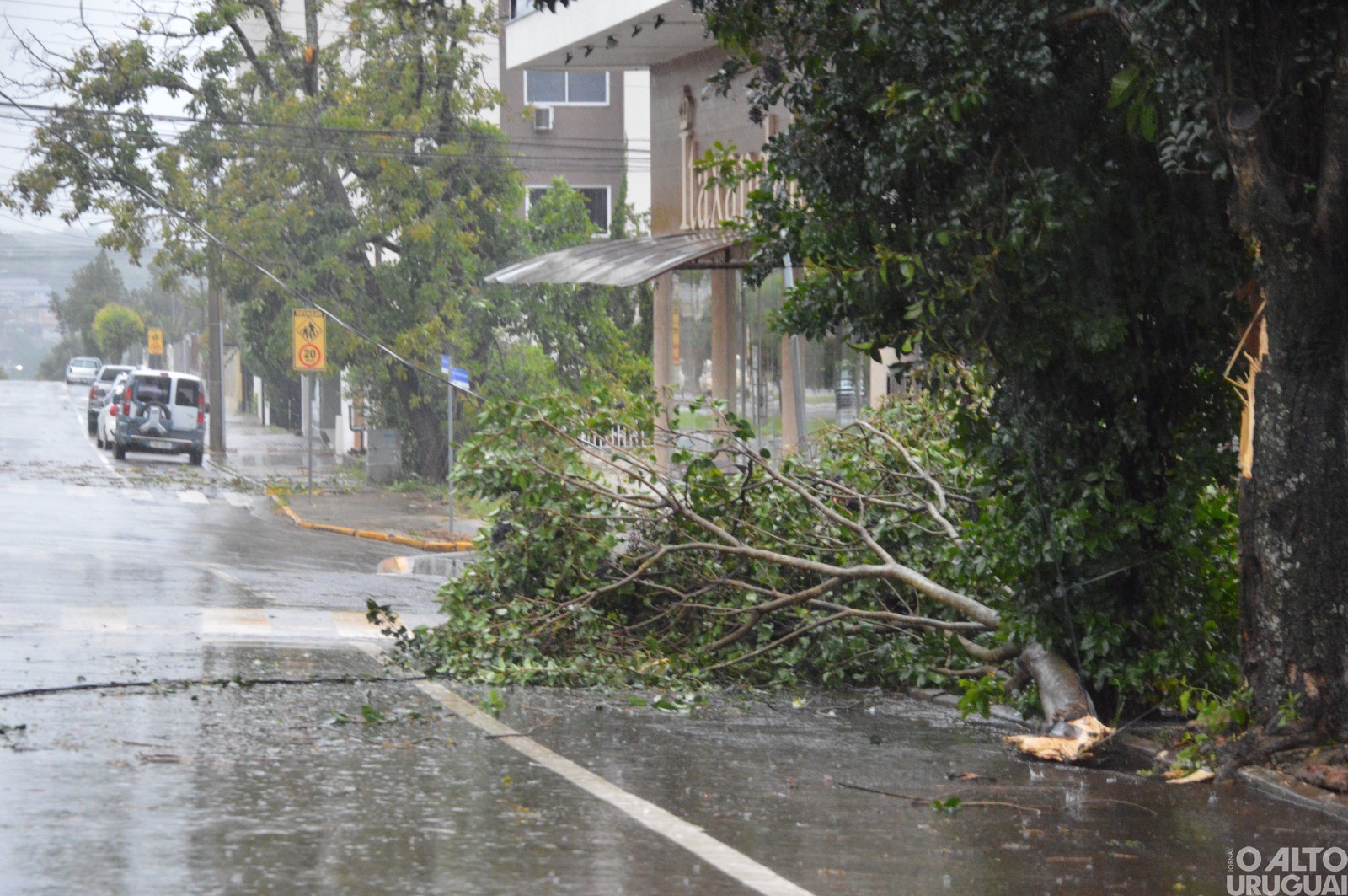 Forte temporal causa transtornos na região 