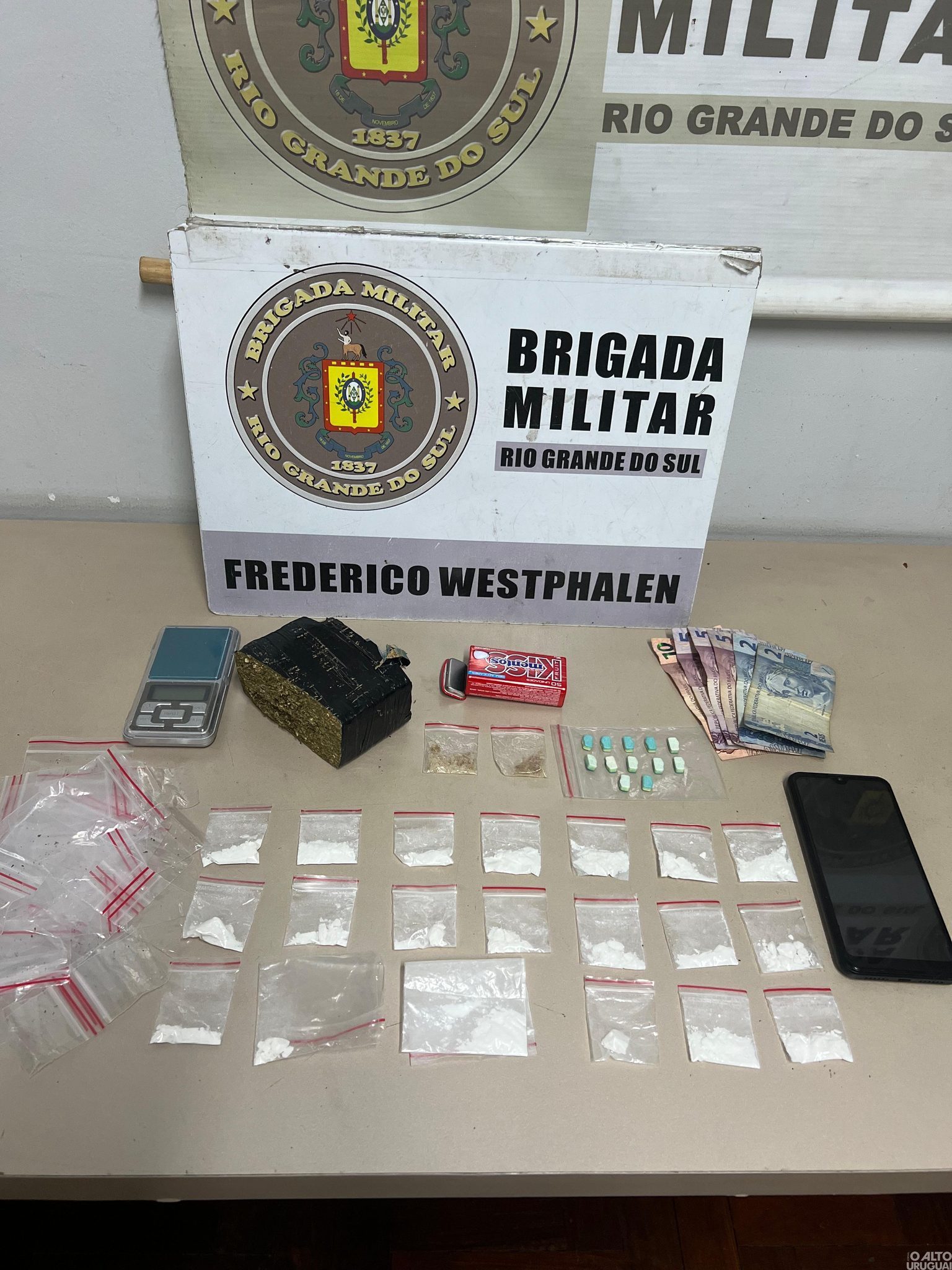 Jovem é preso por tráfico de drogas em Frederico Westphalen