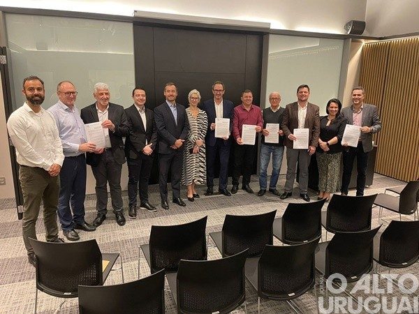 Seis prefeitos assinam aditivo contratual com a nova Corsan