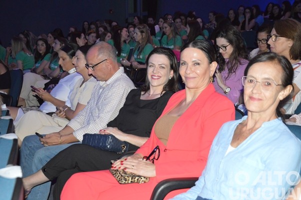 Mais de 800 pessoas participam de palestra com Leila Ama em FW