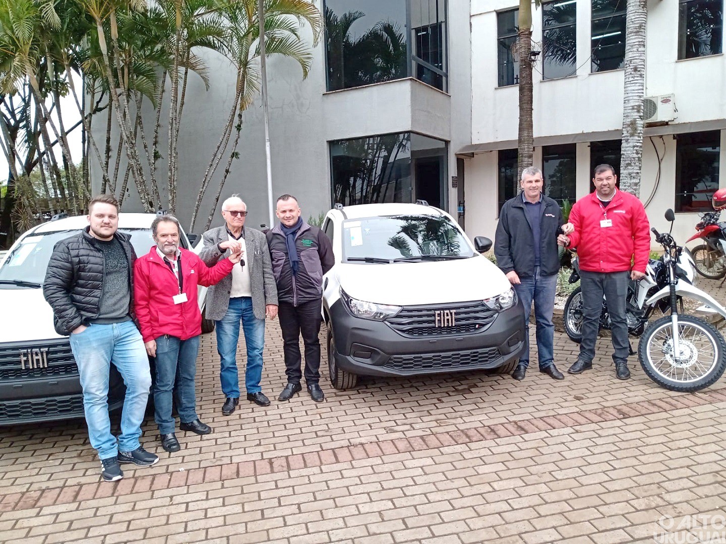"Nossos colonos e motoristas contribuindo para o desenvolvimento de Palmitinho"