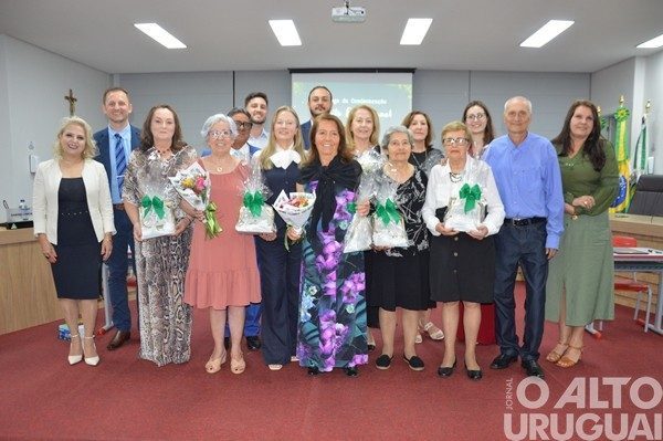 Poder Legislativo reconhece a atuação de oito professores com o Mérito Educacional Barril