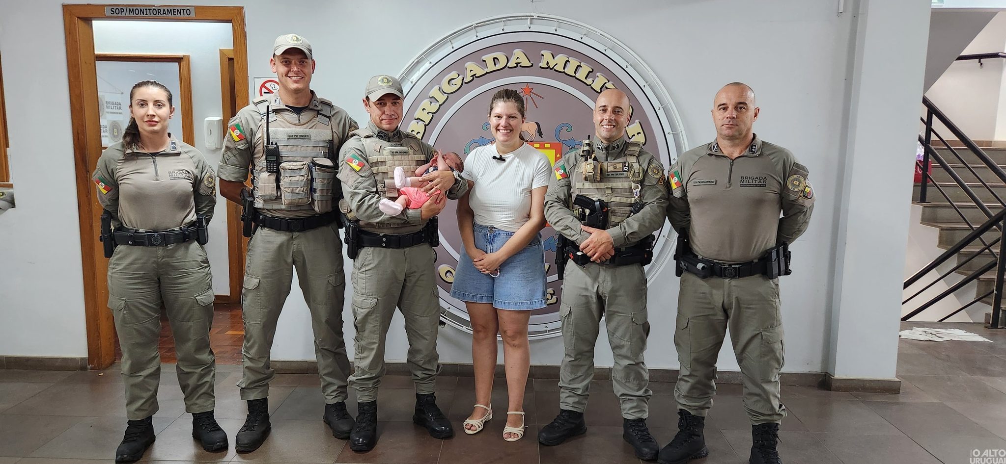 Família agradece Brigada Militar por salvar bebê