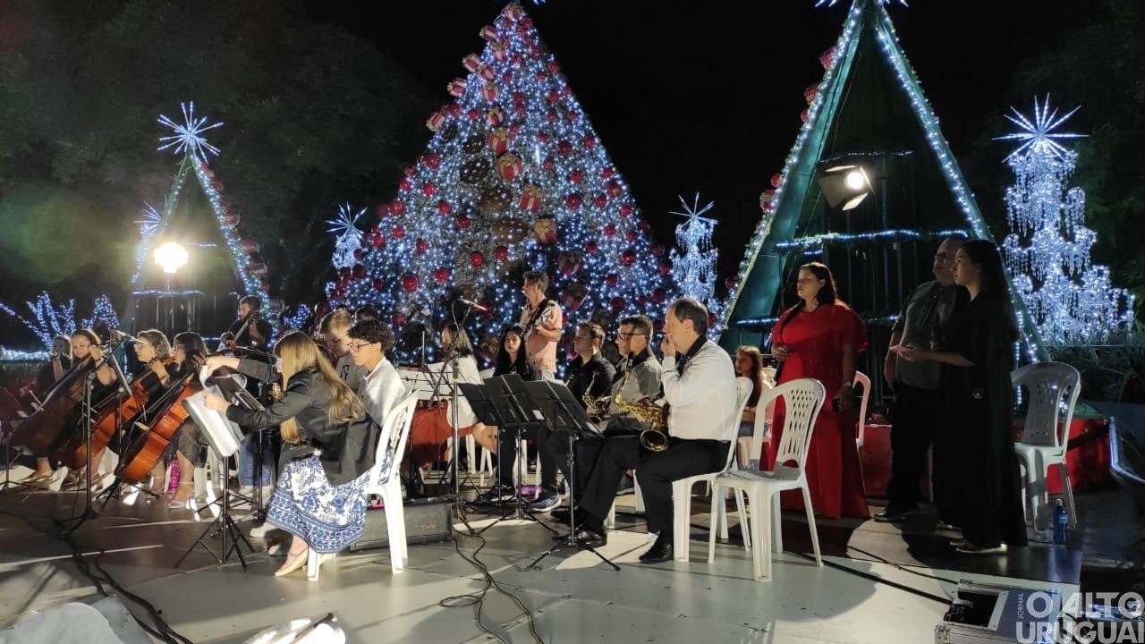 Orquestra Filarmônica Assembleia de Deus ilumina noite de domingo no Frederico em Luz