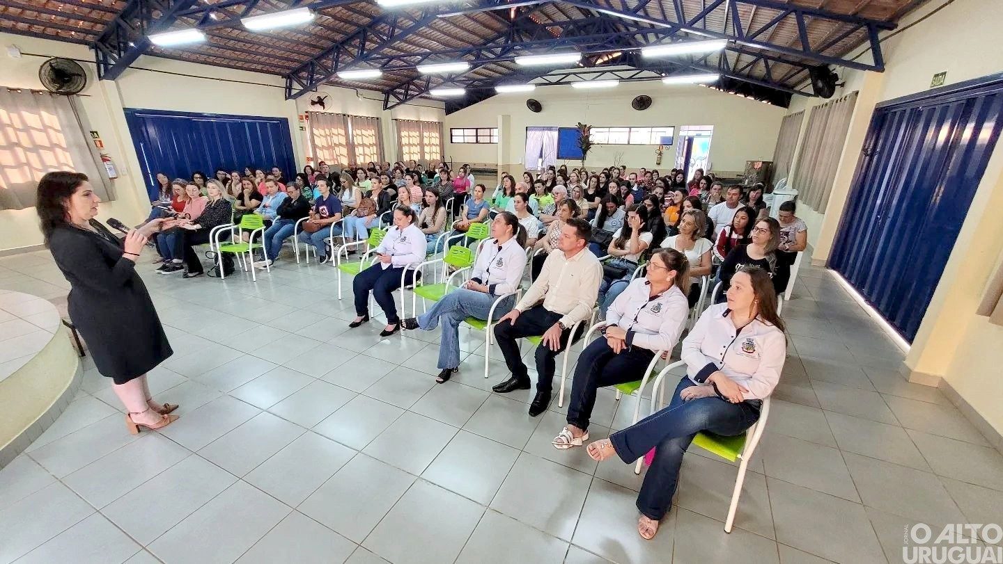 Abertura do ano letivo de Seberi é marcada por palestra 