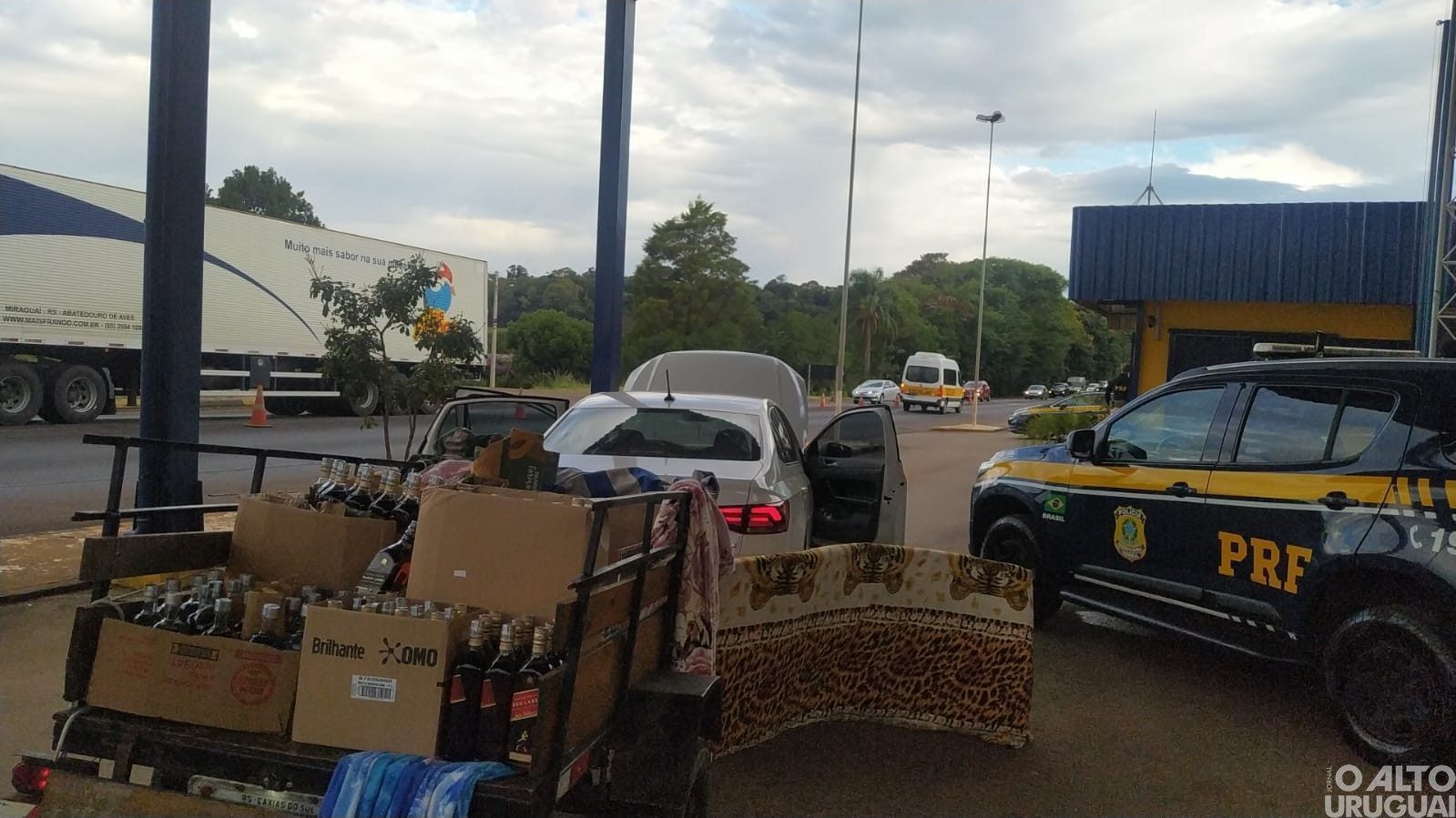 Polícia apreende 200 litros de bebidas falsificadas