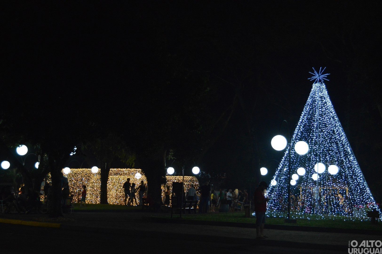 Acendimento de luzes marca a abertura oficial de Natal em Rodeio Bonito