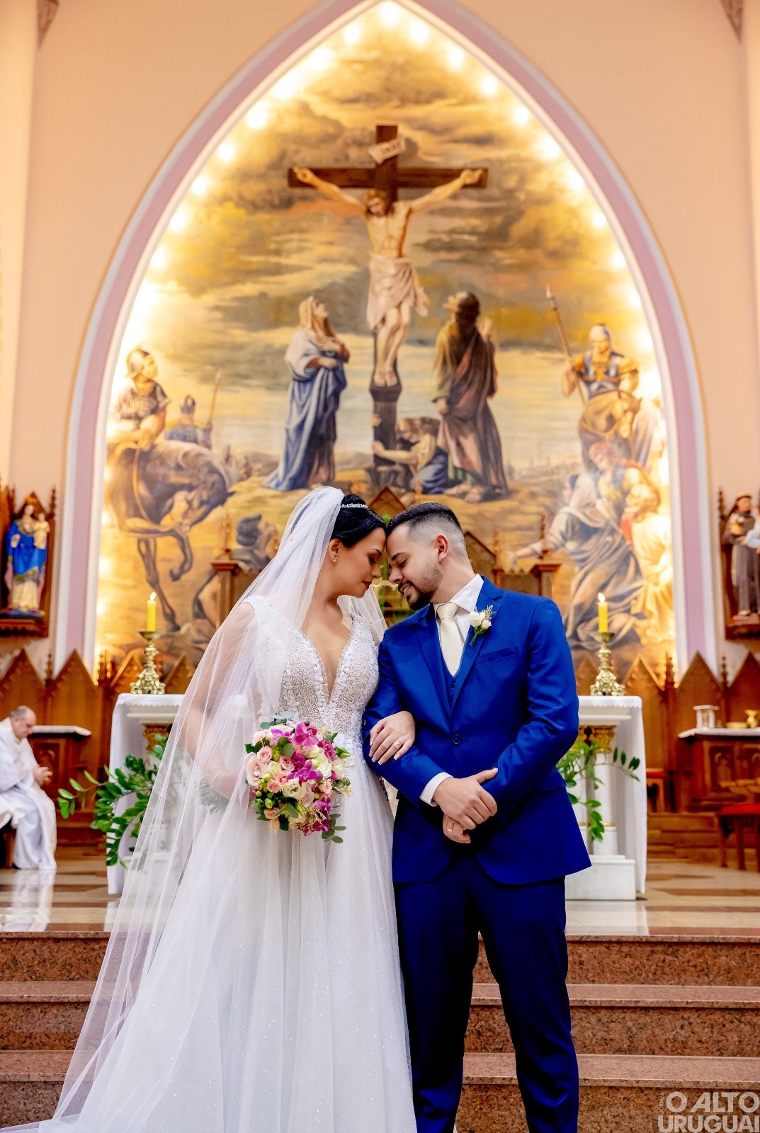 Vanessa Piton e Guilherme Barcarolo Ribeiro trocaram alianças em linda cerimônia na Catedral de FW