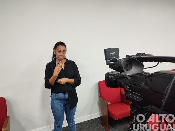 Legislativo de FW passa a transmitir sessões com tradução em Libras