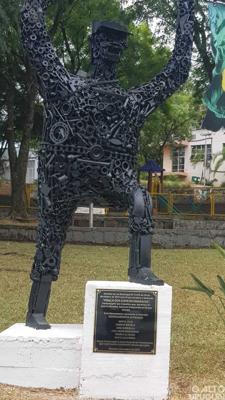 Planalto: placa de bronze homenageia Expedicionários