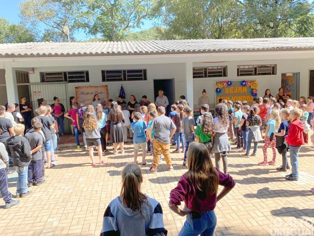 Escolas de Palmitinho recebem alunos para o início do ano letivo