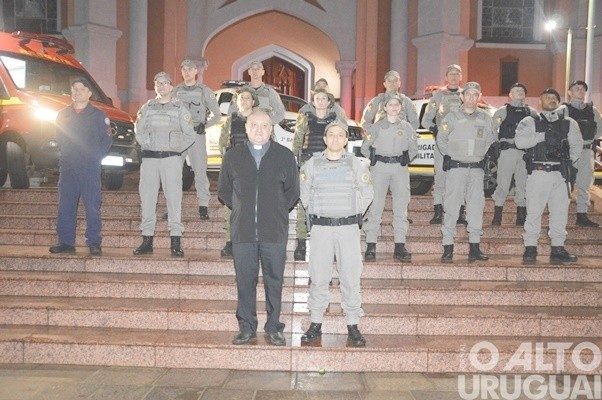 BM e Bombeiros de FW realizam homenagem a sargento morto em Caxias