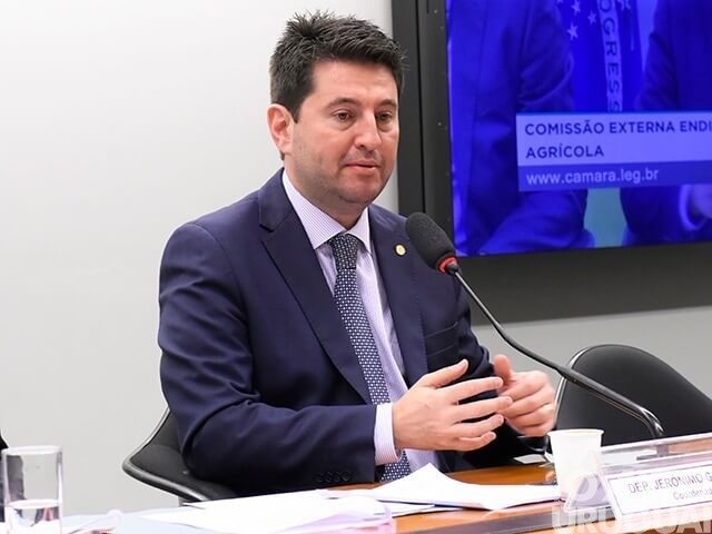 Deputado propõe proibição do uso da linguagem neutra nas escolas